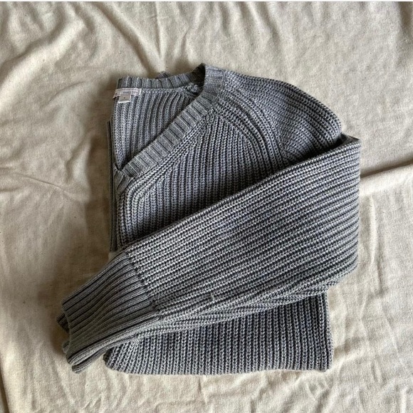 Gray and White Sweater - Picture 5 of 5